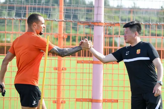 徐峥、胡歌、杨幂、张柏芝、郑容和、孙俪、邓紫棋、江疏影、蔡康永携小鲜肉