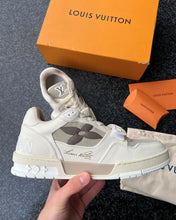 Sneaker