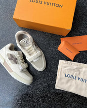Sneaker