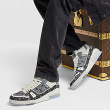 Sneaker