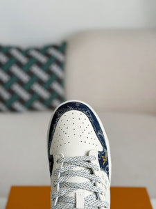 Sneaker