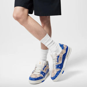 Sneaker