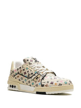 Sneaker