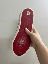 Sneaker