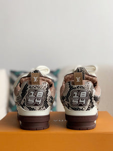 Sneaker